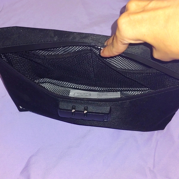 NWT SMELL PROOF LOCKABLE BAG WITH 2 POCKETS INSIDE * FLUENT BAGS - Picture 4 of 8